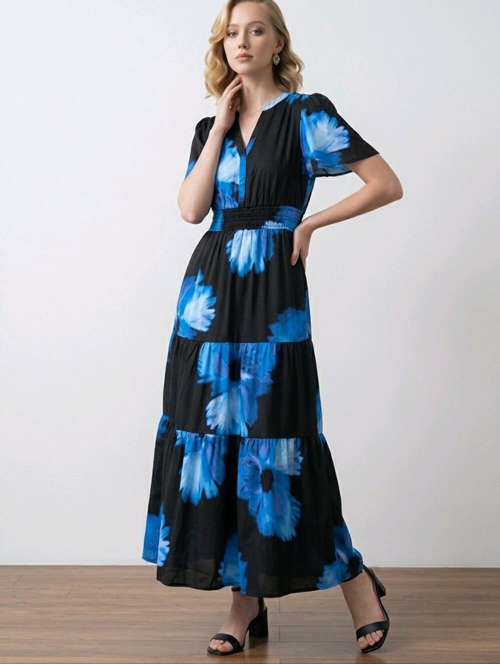 Simply Vera Vera Wang Black & Blue Floral V-Neck Tiered Maxi Dress Size XS